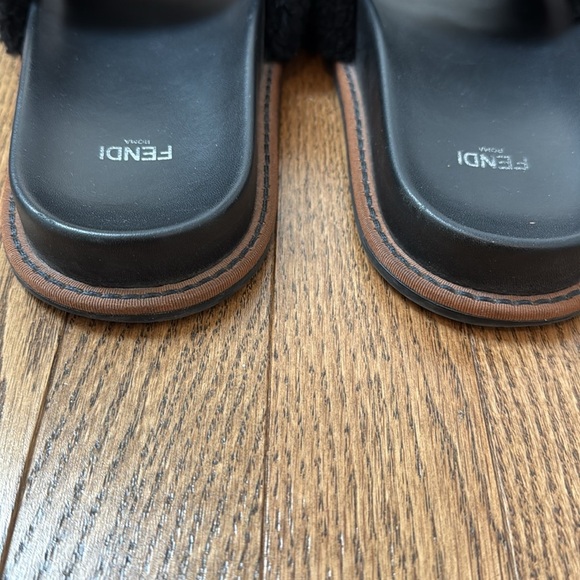 Fendi Shearling logo slides - Picture 7 of 7